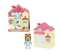 Bluey Play Date Plush Surprise, Peluche Sorpresa de la Serie Animada, Sigue los Pasos y Revela tu Peluche Vestido de Cebra o Reina, Incluye 1 Set de Pegatinas, +3 años, Famosa (BLY99000)