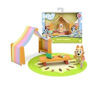 Bluey - Playroom Mini Playset, Set de Juguete Parque con 2 Piezas y Figura articulada de la Perrita Bingo, de la Serie de Dibujos Animados, para Niños y Niñas a Partir de 3 años, Famosa (Bly02200)