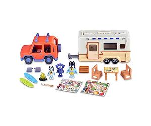 Bluey - Set Family Cruiser + Campervan, Playset Conjunto de Coche de la Familia Caravana de Vacaciones, con 3 Figuras, 10 Accesorios y Pegatinas Decorativas, 3 años Famosa (BLY53000)
