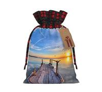 Bolsas de regalo de Navidad a cuadros con etiquetas, bolsas de dulces de Navidad, bolsas pequeñas de regalo de Halloween, lago bajo el atardecer