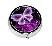 Bonita mariposa morada. Este pequeño pastillero redondo impreso es un organizador portátil de pastillas y vitaminas, perfecto para bolsillos, bolsos y viajes.