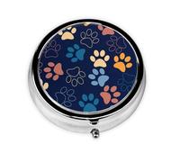 Bonita pata de perro. Este pequeño pastillero redondo es un organizador portátil de medicamentos de viaje con tres compartimentos para almacenar medicamentos diarios.