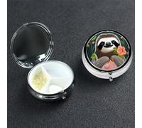 Bonito pastillero de perezoso de metal con 3 compartimentos, organizador de pastillas de viaje portátil para bolsillo o bolso, caja de medicina redonda decorativa, contenedor de vitaminas