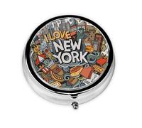 Bonito pastillero de viaje con diseño de dibujos animados de Nueva York. Este pequeño pastillero redondo y de tres compartimentos es perfecto para almacenar medicamentos diarios, vitaminas y sobre la