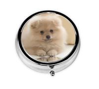 Bonito perro pomerania. Este pequeño pastillero redondo de viaje de tres compartimentos es perfecto para almacenar medicamentos diarios, vitaminas y sobre la marcha.