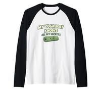 Bonito Regalo Divertido para yoguis con Texto en inglés My Yoga Mat Knows All My Secrets Camiseta Manga Raglan