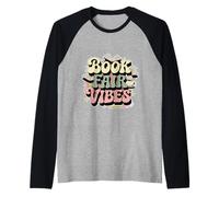 Book Fair Vibes Nostalgia del lector --- Camiseta Manga Raglan