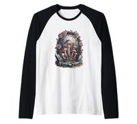Bosque de hongos Goblincore místico - Escena gótica del crepúsculo Camiseta Manga Raglan