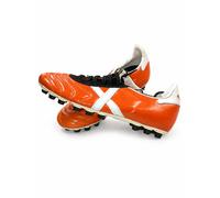 Botas de fútbol Munich naranjas con X blanca y tacos negros · Talla 40