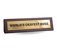 Boxer Gifts Letrero de escritorio con texto en inglés "World's Okayest Boss", divertido regalo de gerente para Papá Noel secreto, novedad de oficina