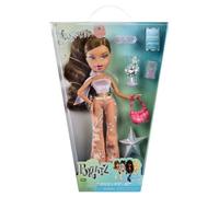 Bratz First Edition Reimagined Yasmin - Muñeca de moda coleccionable | Look 2001, top palabra de honor de terciopelo lavanda, pantalón acampanado, charm de Pretty Princess