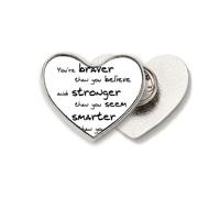 Braver Stronger Smarter - Broche de metal con cita en forma de corazón