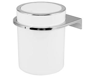 bremermann Cubo de basura SAVONA redondo con tapa abatible y almohadillas de EVA antiarañazos, incluye soporte de pared para pegar o taladrar, cubo de baños de invitados, 5,5 litros (Blanco)