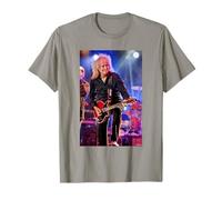 Brian May Guitarrista Queen & Adam Lambert por Dick Barnatt Camiseta