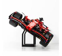 Brickify Soporte de exhibición compatible con LEGO Technic Ferrari F1 42207 - Soporte de estante premium para modelos de coches de carreras de Fórmula 1 - Soporte de pantalla en ángulo para