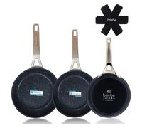 briebe Black Titanium Juego de 3 Sartenes Antiadherentes Inducción Titanio 18-20-24cm, Aluminio Forjado, Recubrimiento sin PFOA, Mango Profesional Acero Inox, Vitrocerámica, Gas, 3 Protectores