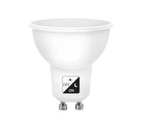 Brightium Bombilla LED dicróica 5W con sensor crepuscular, ideal para iluminación eficiente y automática en espacios interiores y exteriores.