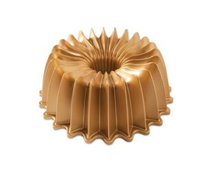 Brilliance Bundt Pan, molde de aluminio fundido para tartas con patrón radiante, utensilios para hornear de primera calidad fabricados en los Estados Unidos, dorado