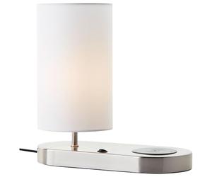 Brilliant Moderna lámpara de mesa con soporte basculante integrado, carga inalámbrica mediante base de carga por inducción y pantalla de tela blanca, ideal para mesitas de noche y escritorios