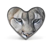 Broche con forma de corazón de león en las montañas, insignia metálica, pin de solapa, accesorios para chaqueta, sombrero y bolso.