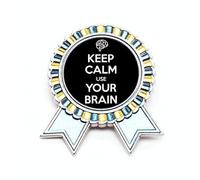 Broche con texto en inglés «Keep Calm Use Your Brain», color negro, Medium, Metal