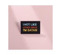 Broche de dibujos animados de moda con letras coloridas "No me gustan otras chicas, soy un demonio", insignia
