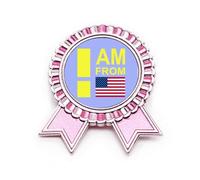 Broche de insignia de moda Art Deco con texto "I Am From United States", color rosa, Medium, Metal