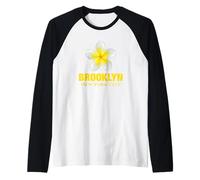 Brooklyn New York City Tropical Yellow Frangipani Flower Camiseta Manga Raglan