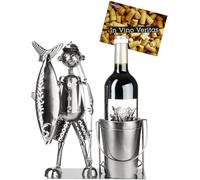 BRUBAKER Portabotellas de Vino Gran Captura Pescador con Pez, Caña de Pescar y Cubo - Regalo de Vino para Amantes de la Pesca - Portabotellas de Metal de 30 cm con Tarjeta de Felicitación