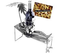 BRUBAKER Portabotellas Mujer de Vacaciones - Escultura Metálica Botellero con Palmera y Tumbona - Regalo de Vino con Tarjeta de Felicitación