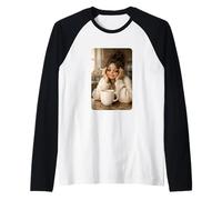 Brunette Doll Smoking Aesthetic Art Coffee Time Morning Mood Camiseta Manga Raglan