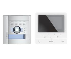 BTICINO, Flex One Classe 100 V16E + Sfera, 2 cables, con pantalla LCD a color de 5", estación de puerta SFERA allmetal, cámara optimizada de 5 megapíxeles de alta calidad, IP54, IK10 con transformador