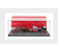 BURAGO 18-16822-L-VET FERRARI - Con Vitrina - F1 SF-25 Equipo Scuderia Ferrari N
