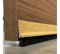 Burlete para puerta de PVC rigido ROBLE de 1 metro y fleco de 12mm. Fijación adhesiva de doble cara resistente.