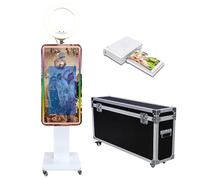 Cabina de fotos con espejo mágico con funda de vuelo, pantalla táctil portátil, máquina de fotos para selfies con anillo de luz, marco LED RGB para eventos, alquiler, bodas, fiestas (blanco + estilo