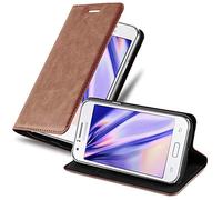 Cadorabo Funda Libro para Samsung Galaxy J1 2015 en MARRÓN Capuchino - Cubierta Proteccíon con Cierre Magnético, Tarjetero y Función de Suporte - Etui Case Cover Carcasa
