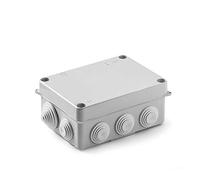 Caja de conexiones cuadrada IP44, 150 x 110 x 70 mm, resistente al agua, ideal para instalaciones eléctricas en exteriores.
