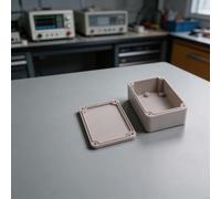 Caja de conexiones resistente a la intemperie IP66 hecha de plástico ABS para instalaciones electrónicas al aire libre y aplicaciones de control