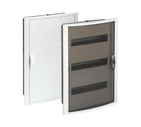 Caja de distribución empotrada para hasta 42 elementos, ideal para instalaciones eléctricas y organización de circuitos.