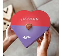 Caja personalizada de Milka - Regalo para momentos especiales para él y para ella, personaliza con nombre y mensaje, chocolates en forma de corazón rellenos de crema de avellanas y nougat (187 gramos)