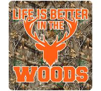 Calcomanía de vinilo de Hunting Life Is Better In The Woods para coches, camiones, ventanas, parachoques, paredes, portátiles, tazas, etc. - Pelar y pegar a prueba de intemperie para interiores y exteriores, vinilo laminado impreso a todo color, 5.5 pulgadas en el punto más grande - KCD3429