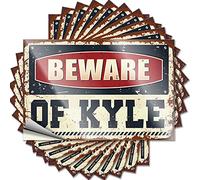 Calcomanías divertidas para coches Beware of Kyle, 10 unidades, letrero sarcástico de la cueva del hombre pequeño (6 x 9 cm)