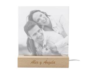 CALLEDELREGALO - Lámpara LED Personalizada con Foto y Texto | Regalo Original para Parejas, San Valentín y Aniversario | Placa de Metacrilato Grabada con Base de Madera de Haya | Luz de Noche con USB