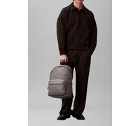 Calvin Klein Emblem Emboss Round Backpack Charcoal Gray Talla: OS | Mochilas Outlet | Hombre | Negro