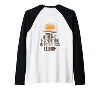 Caminando Meditación En Progreso Sunrise Mindfulness Path Camiseta Manga Raglan