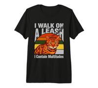 Camino con Una Correa Contengo Multitudes Gato Camiseta Premium
