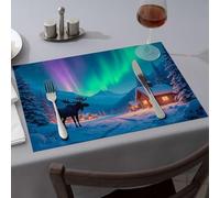 Camino de mesa de verano, un alce se encuentra frente a una acogedora cabaña bajo la aurora boreal, manteles individuales decorativos para cocina y comedor (4 piezas)