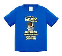 Camiseta bebé la vida es mejor con un perro raza American Staffordshire que se llama personalizable con nombre - Azul Royal, 1 año