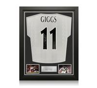 Camiseta de visitante del Manchester firmada por Ryan Giggs. Enmarcada.