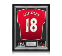Camiseta del Manchester United firmada por Paul Scholes. Marco superior.